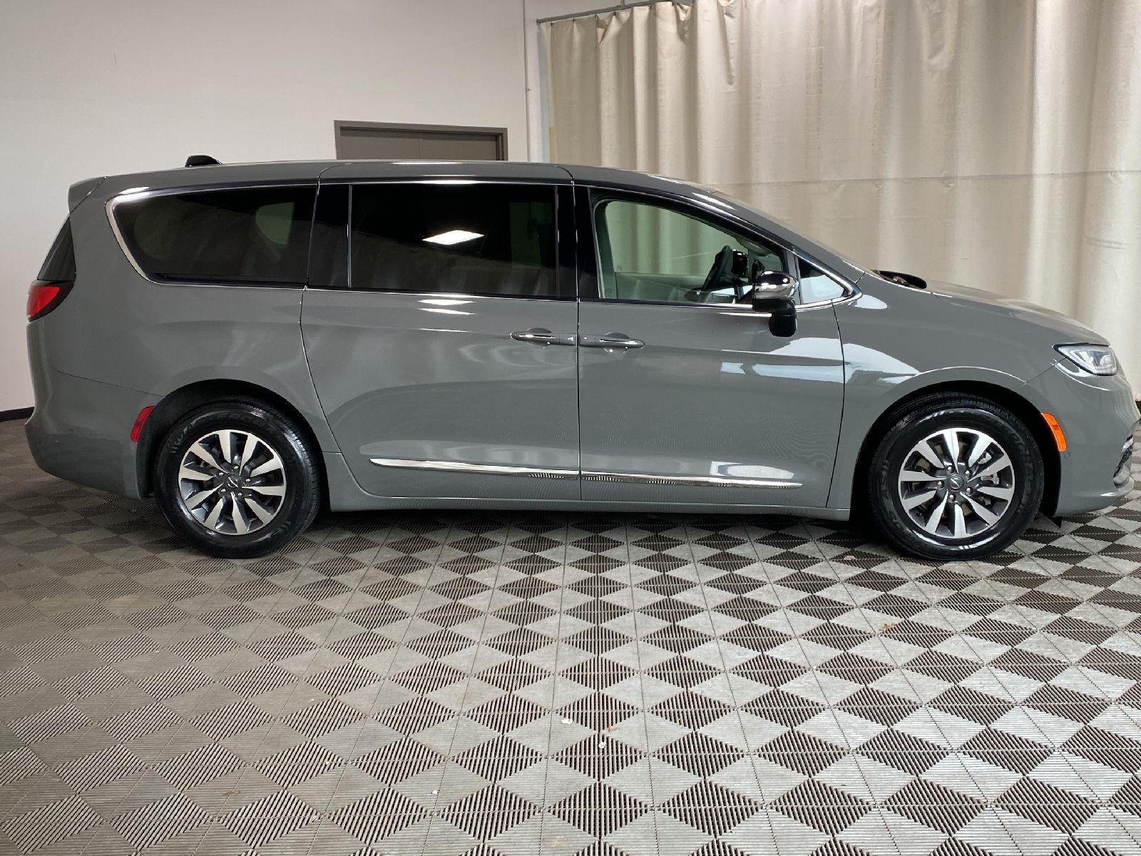 Used 2023 Ceramic Gray Clearcoat Chrysler Hybrid Limited image 2
