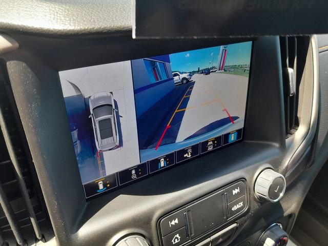 Used 2024 White GMC AT4 image 20