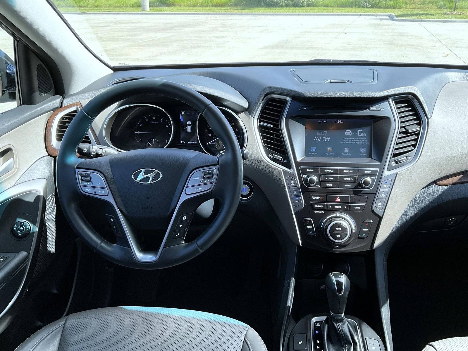Certified Used 2019 Black Hyundai SE image 14