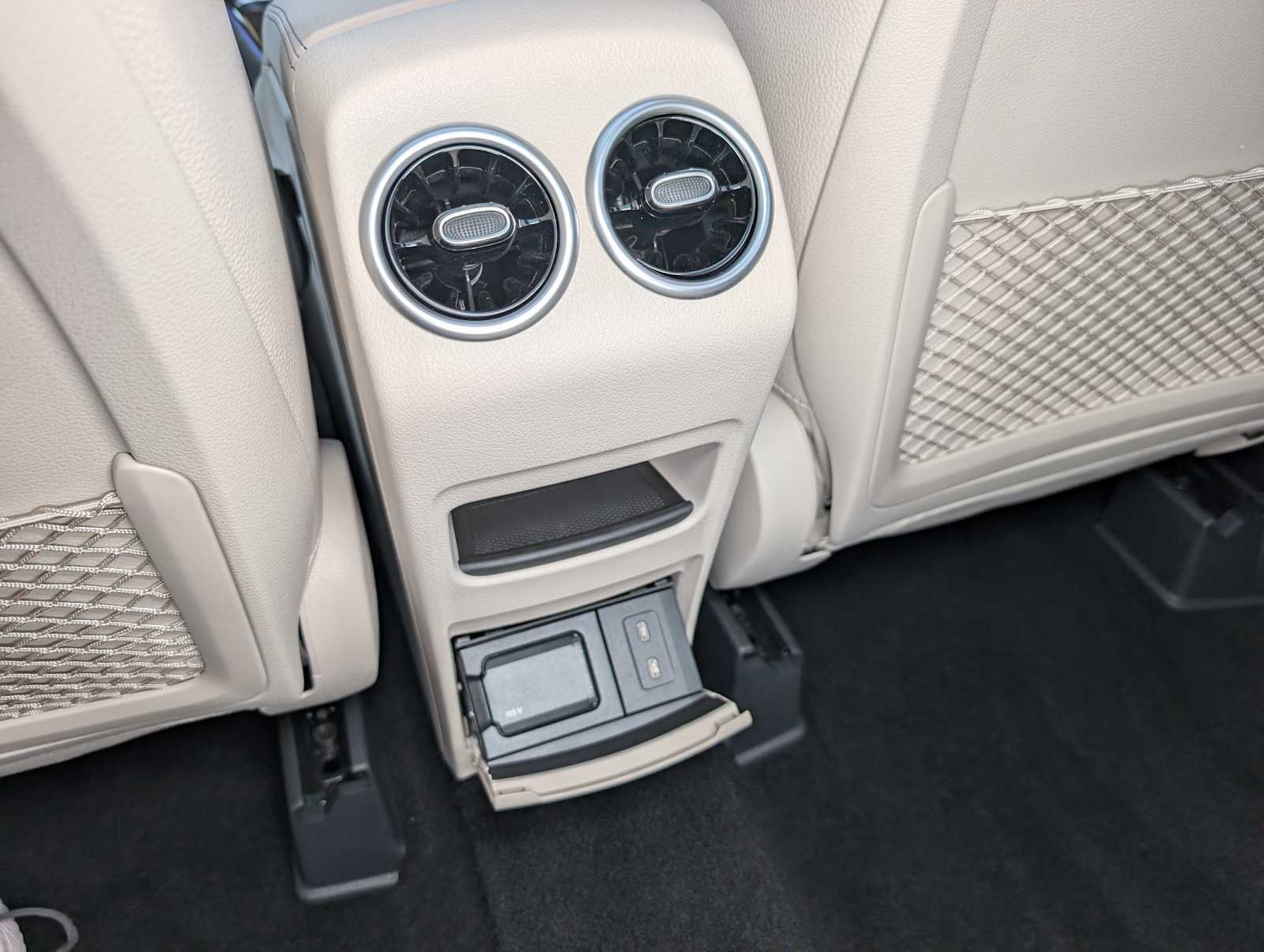 New 2026 Mountain Grey Metallic Mercedes-Benz GLB 250 image 16