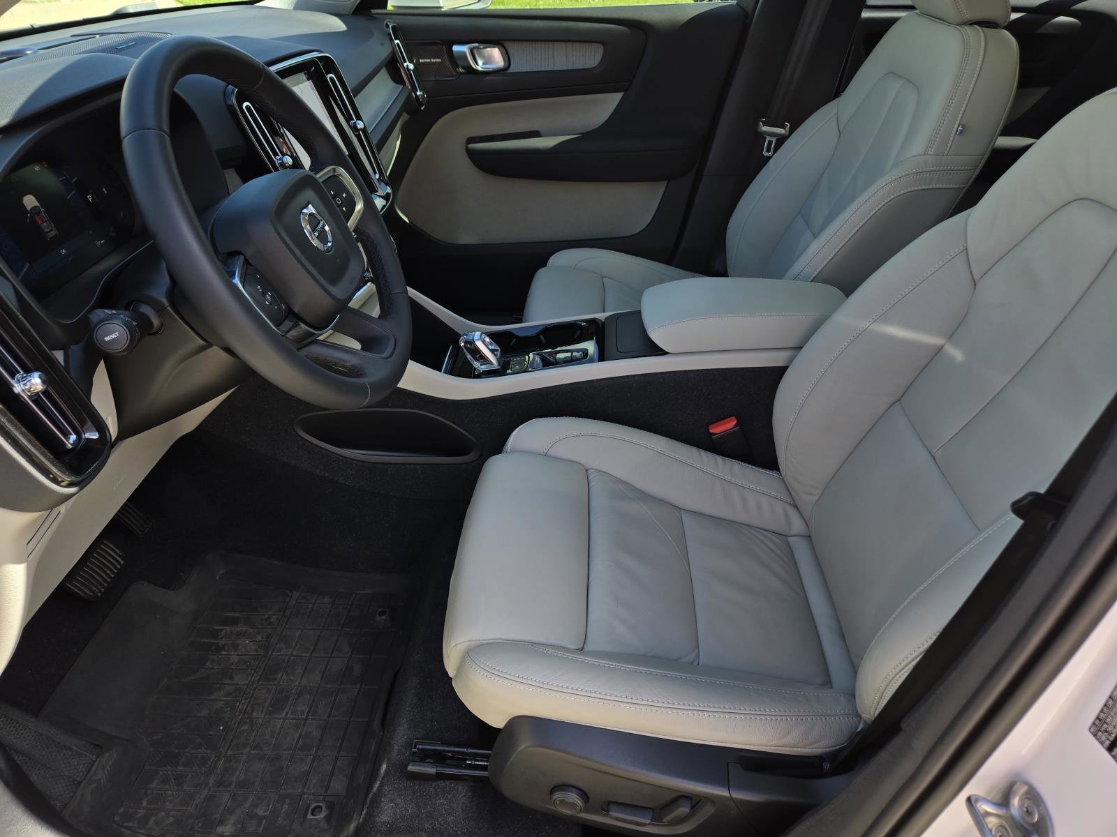 Used 2023 Crystal White Volvo Ultimate Bright Theme image 25