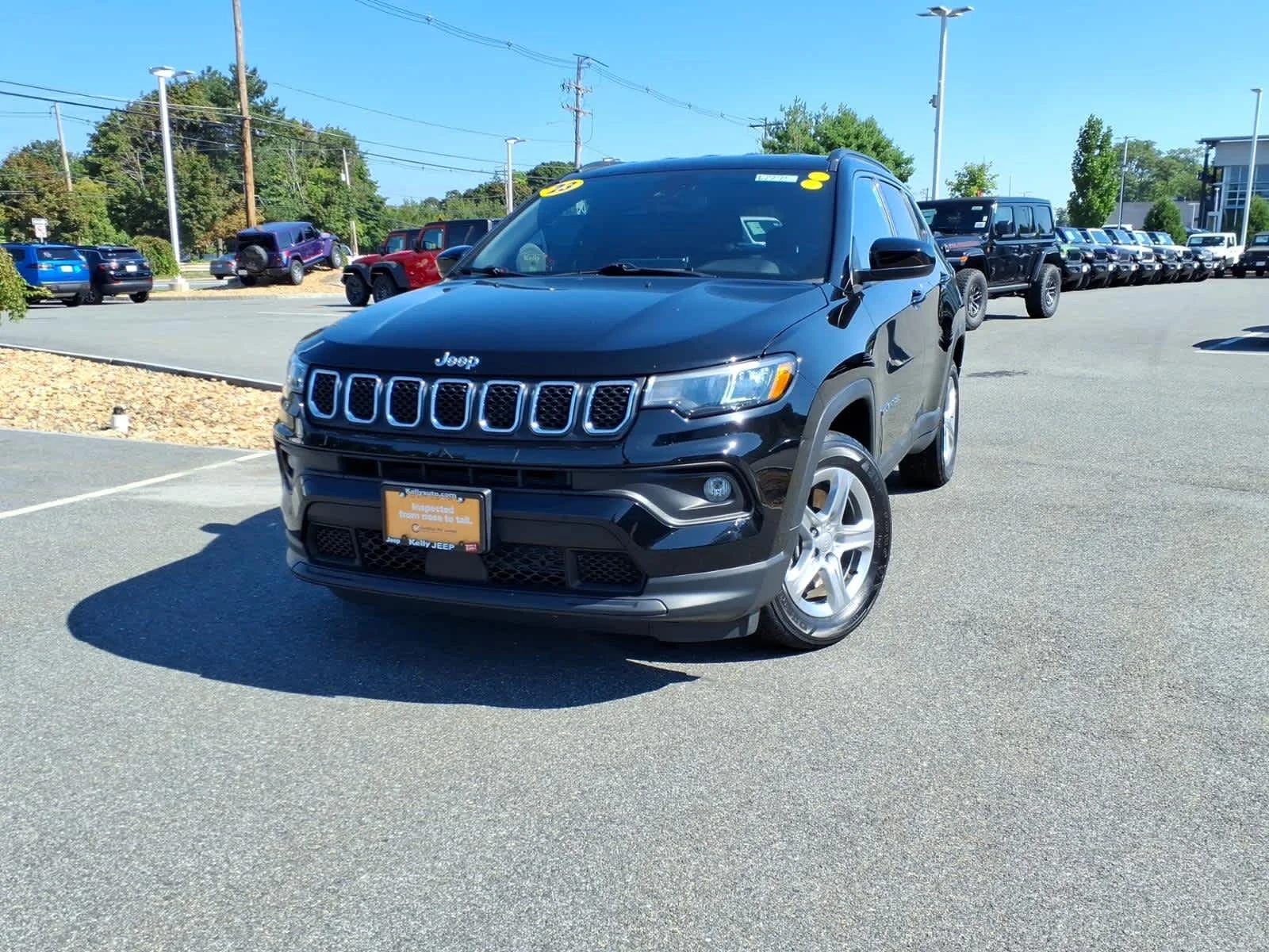 Certified Used 2023 Diamond Black Crystal Pearlcoat Jeep Latitude image 2
