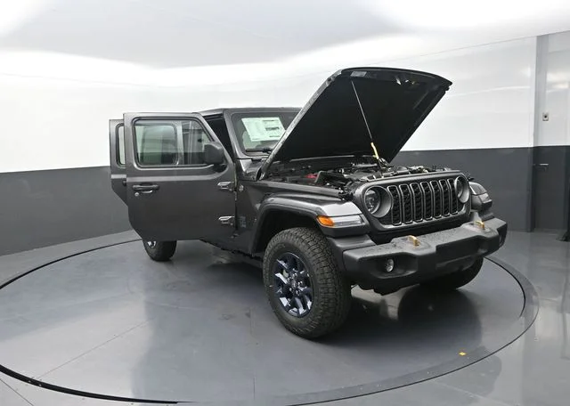New 2026 Granite Crystal Metallic Clear-Coat Exterior Paint Jeep  image 29