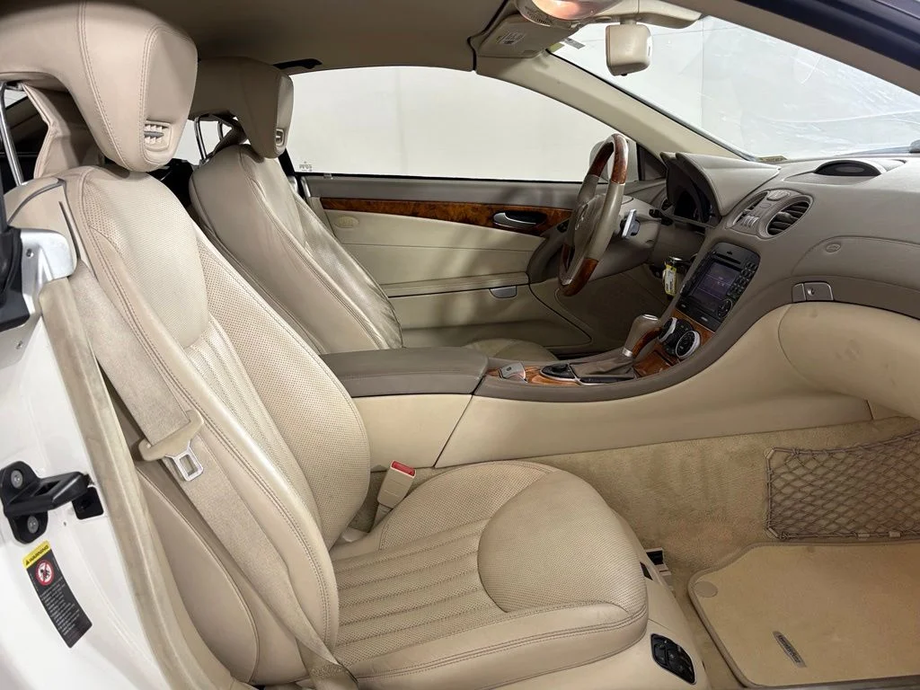 Used 2009 Diamond White Metallic Mercedes-Benz SL 550 image 30