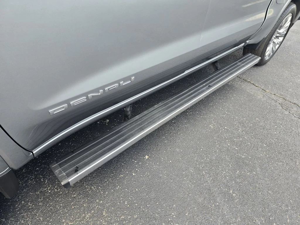 Used 2025 Sterling Metallic GMC Denali image 11