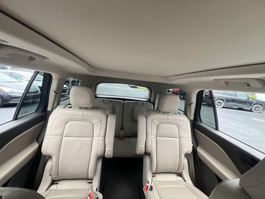 Used 2021 White Lincoln Reserve image 13