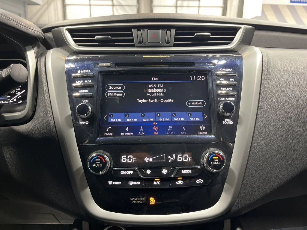 Used 2020 Super Black Metallic Nissan SL image 22