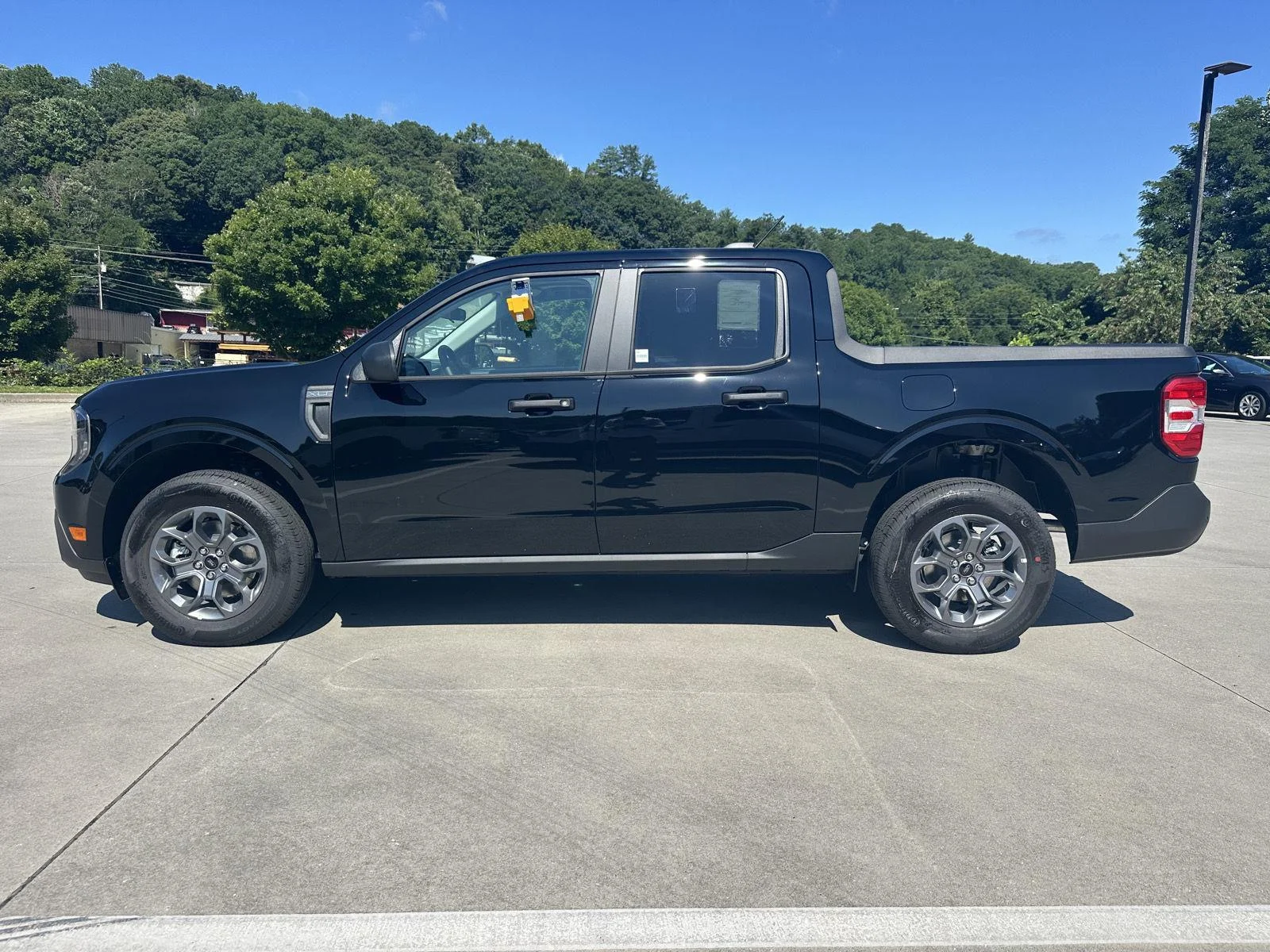 New 2026 Shadow Black Ford XLT image 4