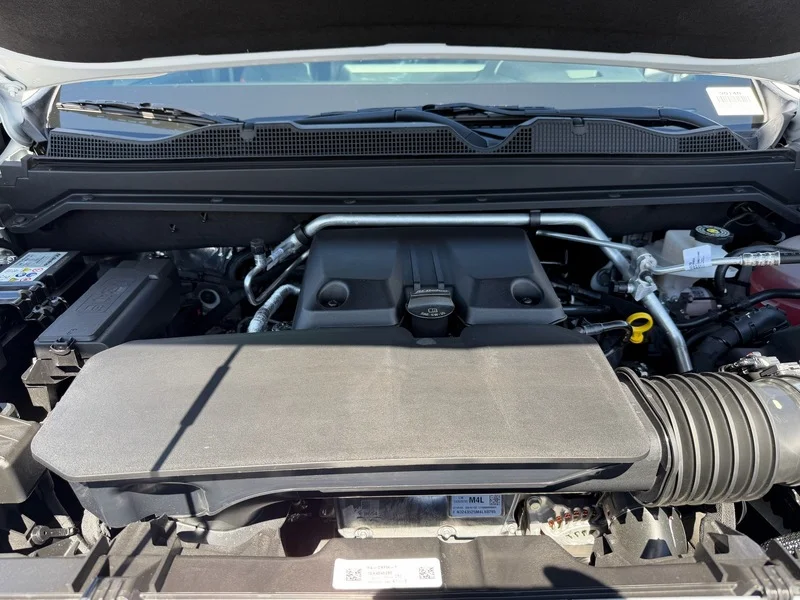 Used 2025 Summit White Chevrolet Z71 image 32