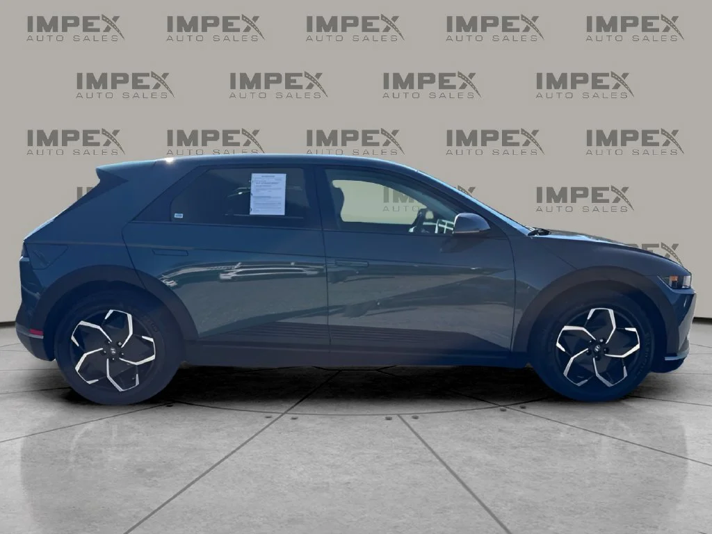Used 2024 Green Hyundai SE image 6