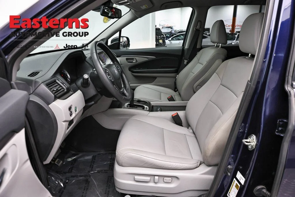 Used 2017 Blue Honda EX-L image 10
