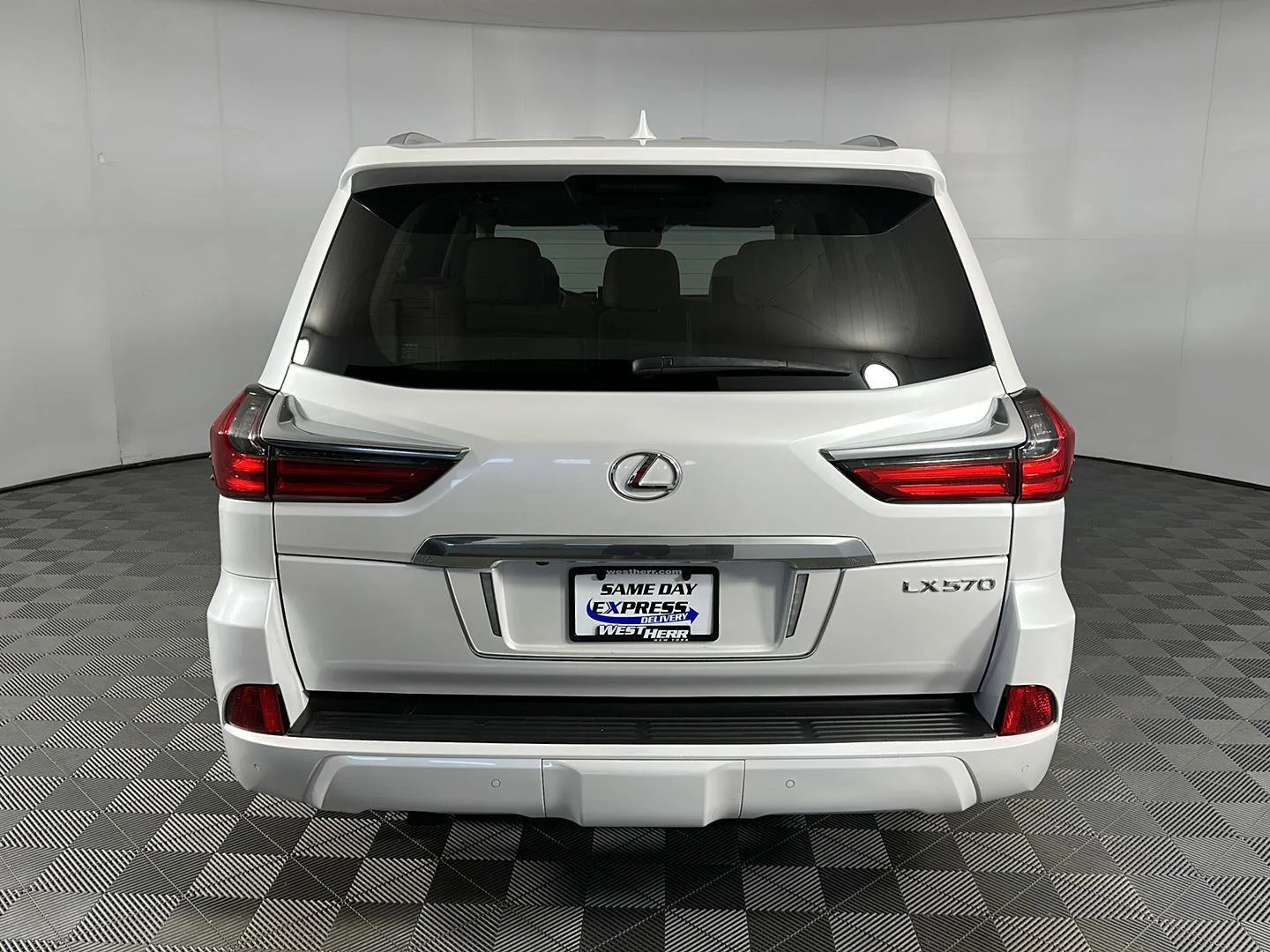 Used 2018 Eminent White Pearl Lexus LX 570 image 27