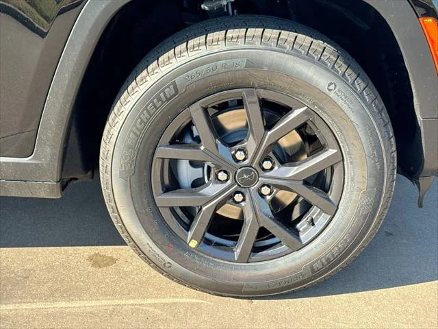 New 2027 High-Gloss Black Paint Jeep Laredo Altitude image 10