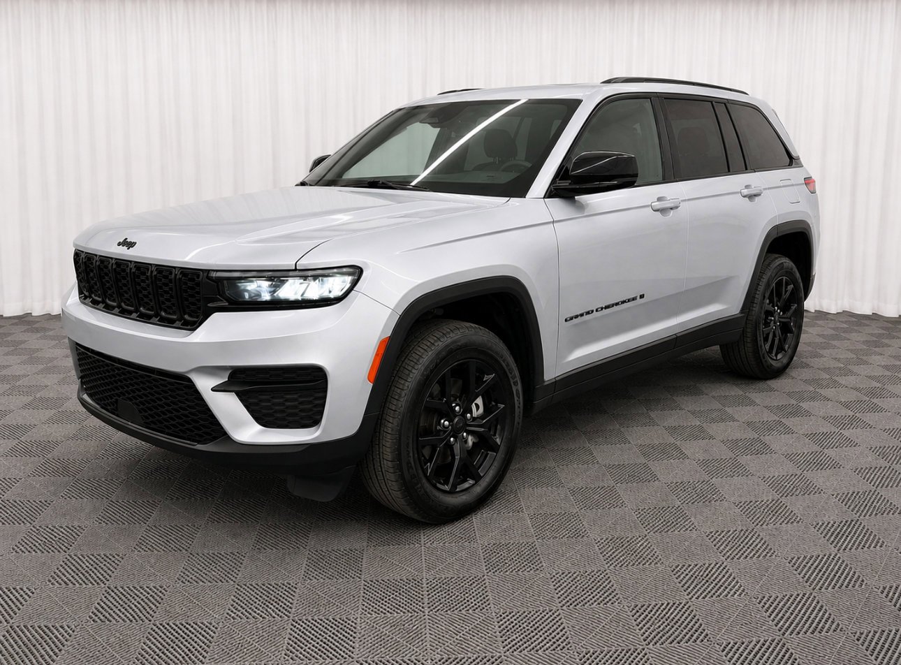Used 2025 Silver Zynith Jeep Altitude image 7