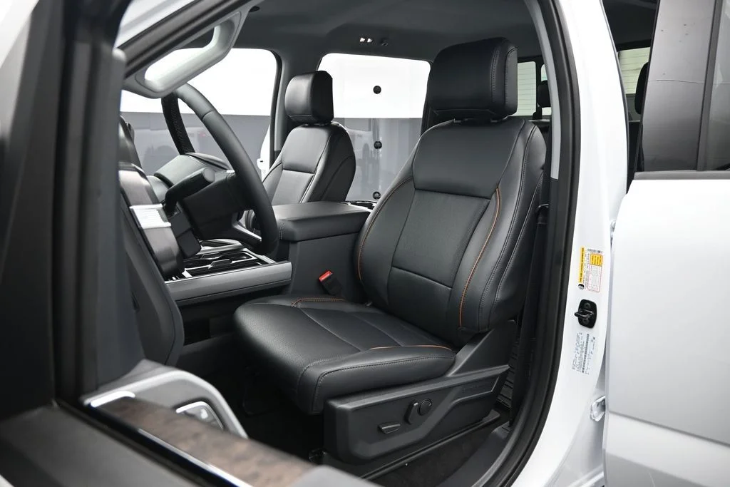 New 2026 Oxford White Ford Lariat image 8
