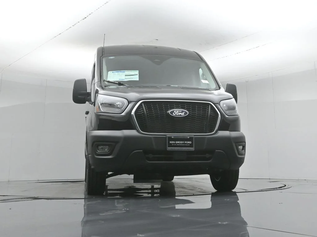 New 2026 Agate Black Metallic Ford Base image 44