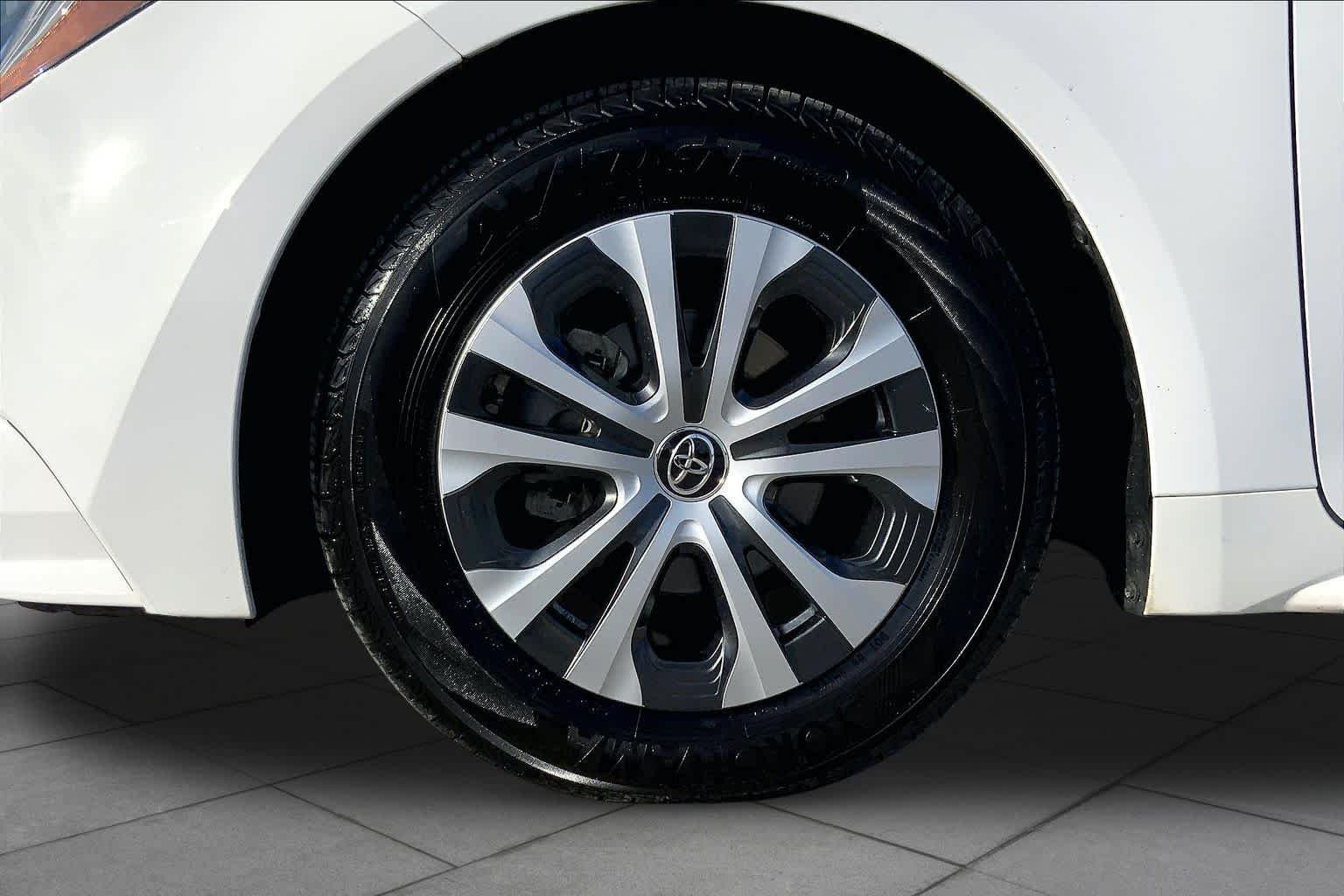 Used 2020 Super White Toyota Hybrid LE image 11