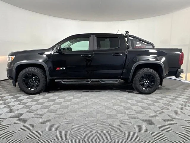 Used 2018 BLACK Chevrolet 4WD Z71 image 30