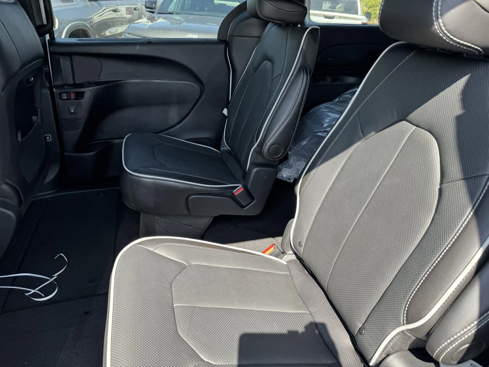 2026 Chrysler Pacifica Limited - Photo 11