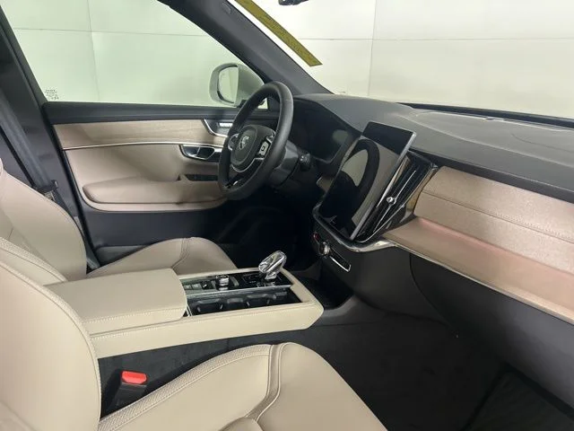 2025 Volvo XC90 Core - Photo 15