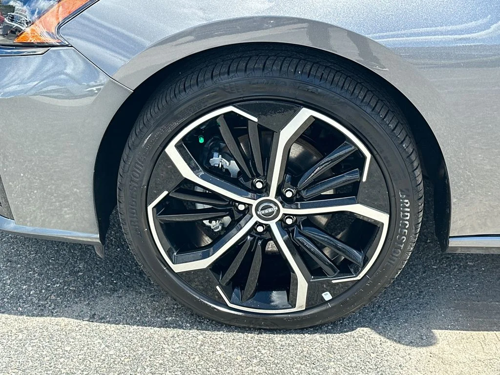 Used 2025 Gray Nissan 2.5 SR image 11