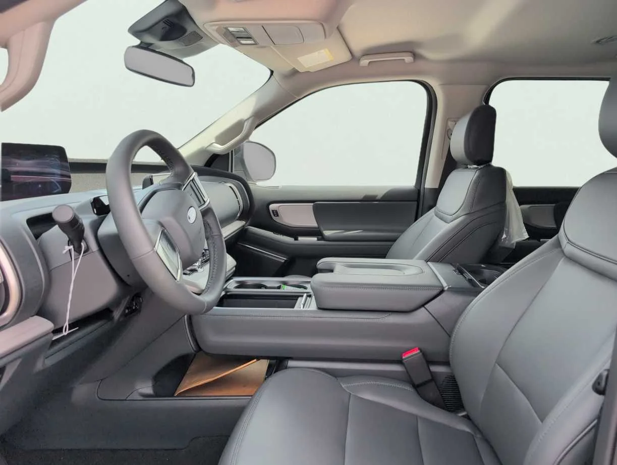 New 2027 Glacier Gray Metallic Tri-Coat Ford Active image 9