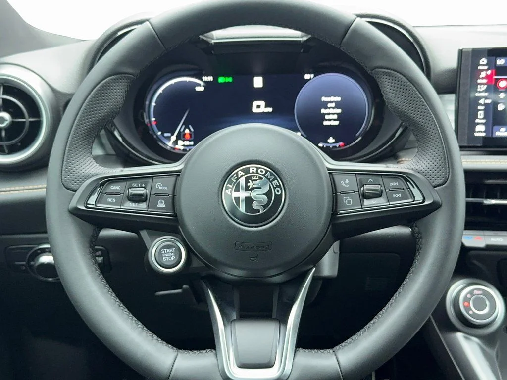 New 2025 Blue Alfa Romeo Base image 17