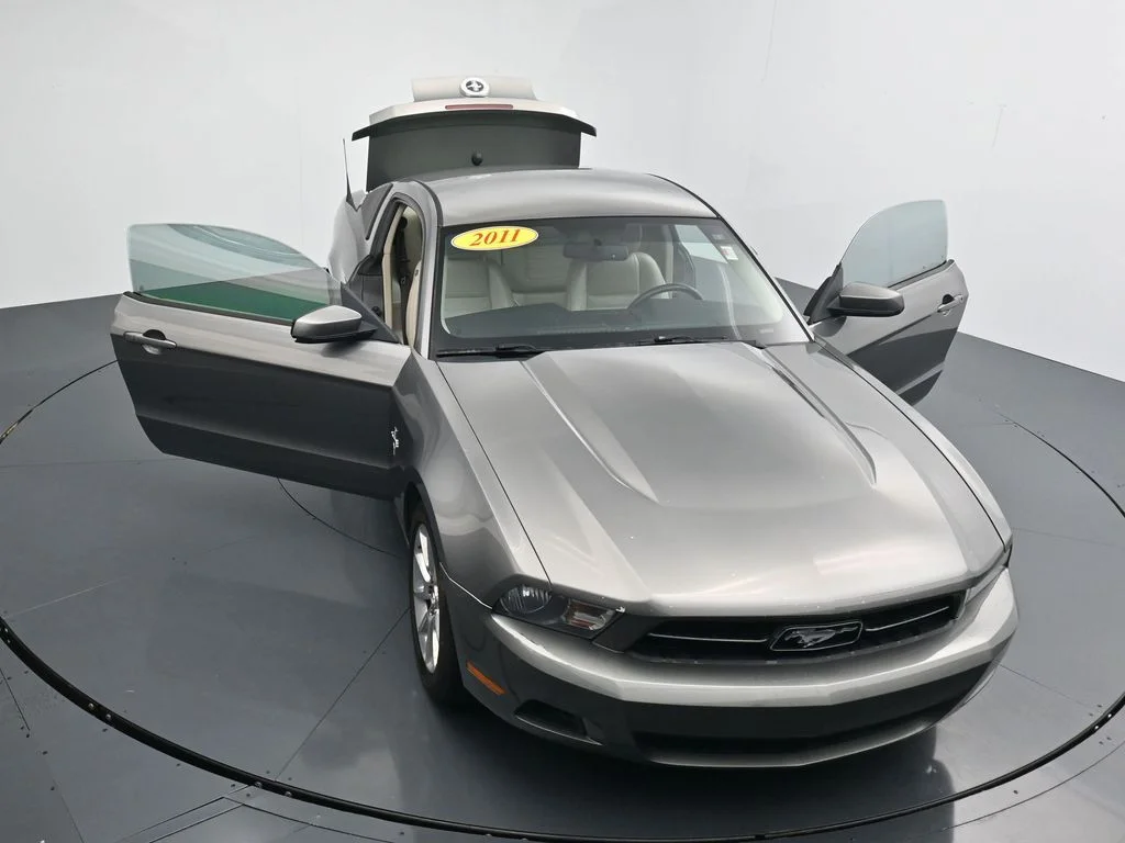 Used 2011  Ford V6 Premium image 32