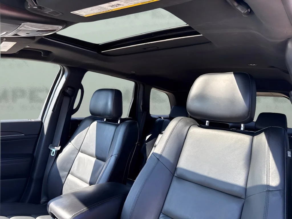 Used 2022  Jeep Limited image 30