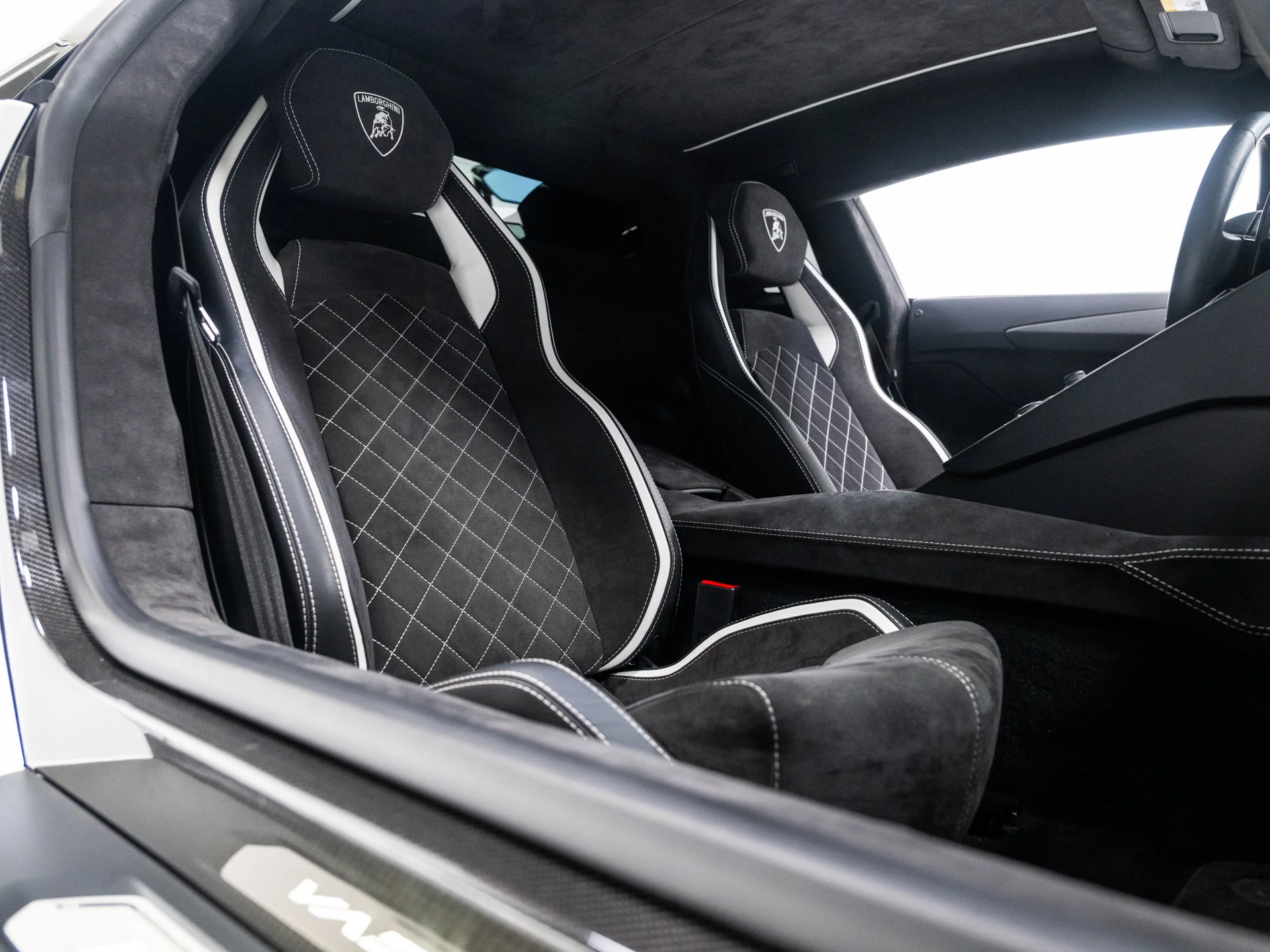 Used 2018 Bianco Isis Lamborghini  image 53
