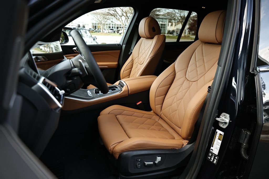 New 2026 Carbon Black BMW xDrive40i image 21