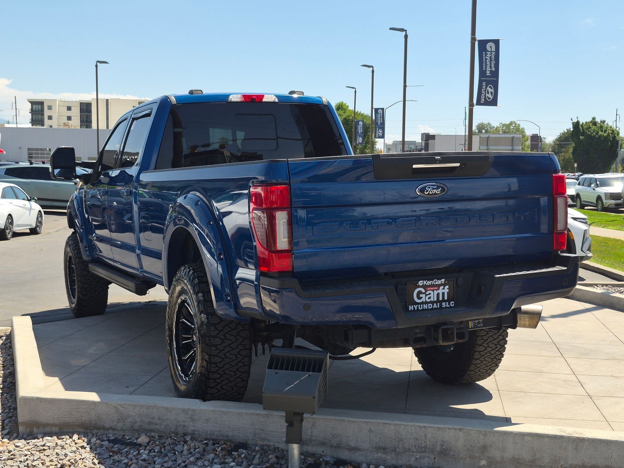 Used 2022 Blue Metallic Ford LARIAT image 5