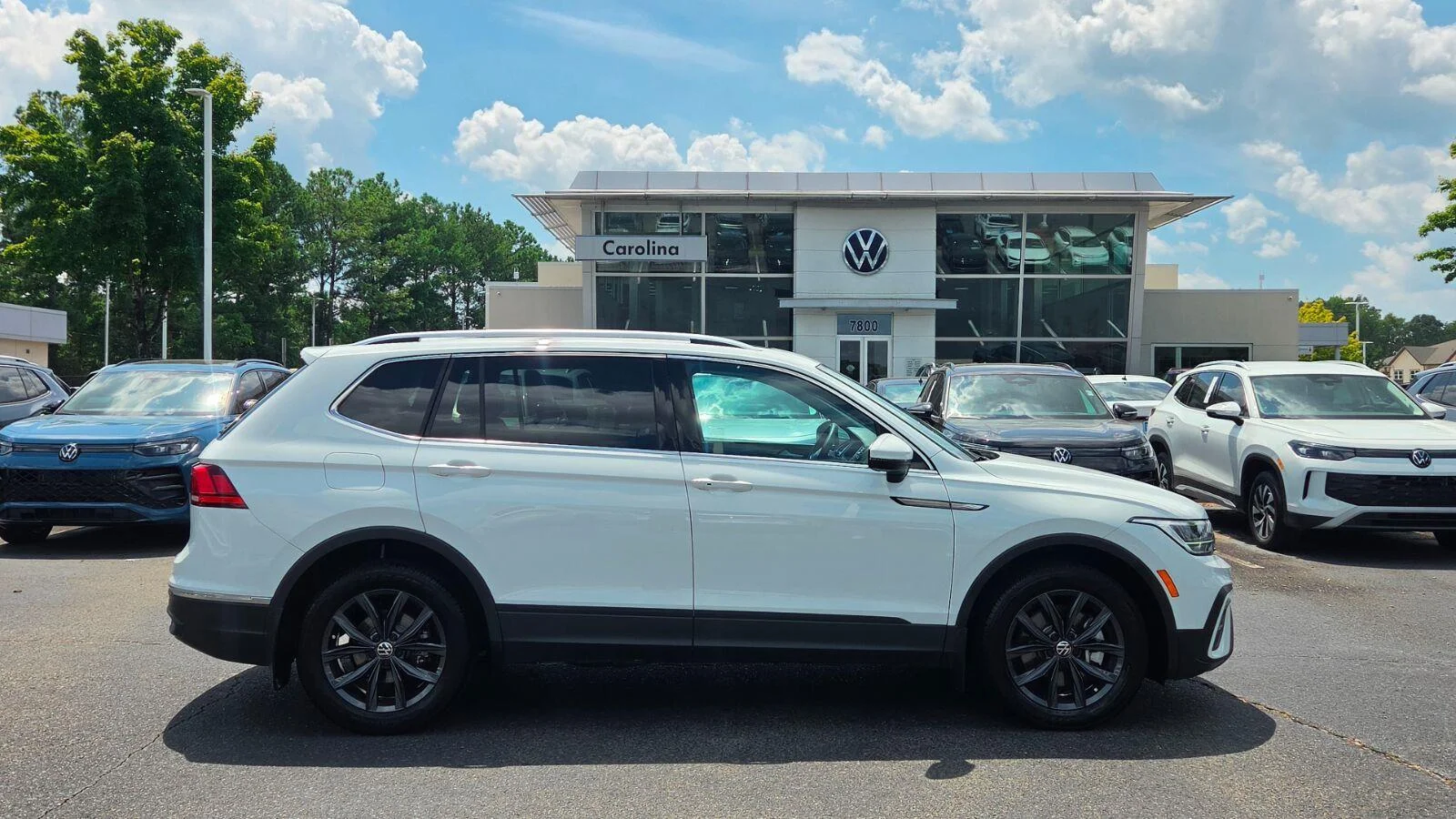 Certified Used 2022 Pure White Volkswagen SE image 6
