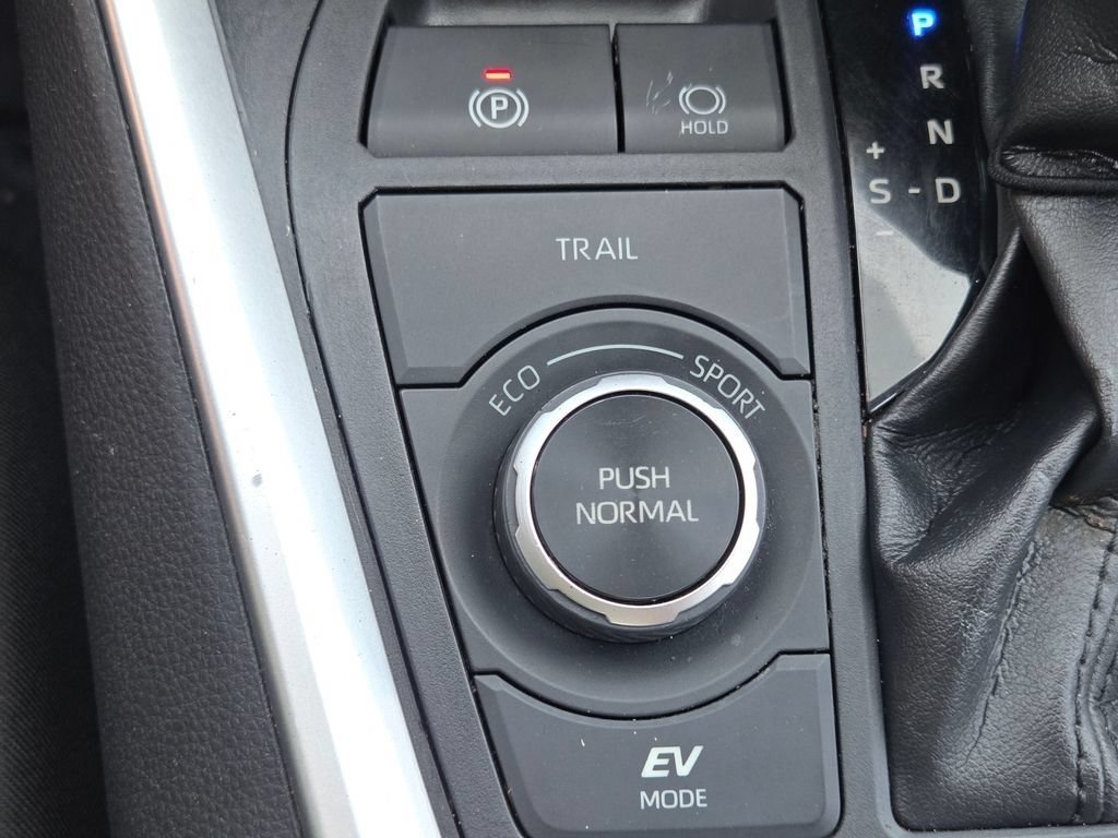 2022 Toyota RAV4 SE - Photo 10