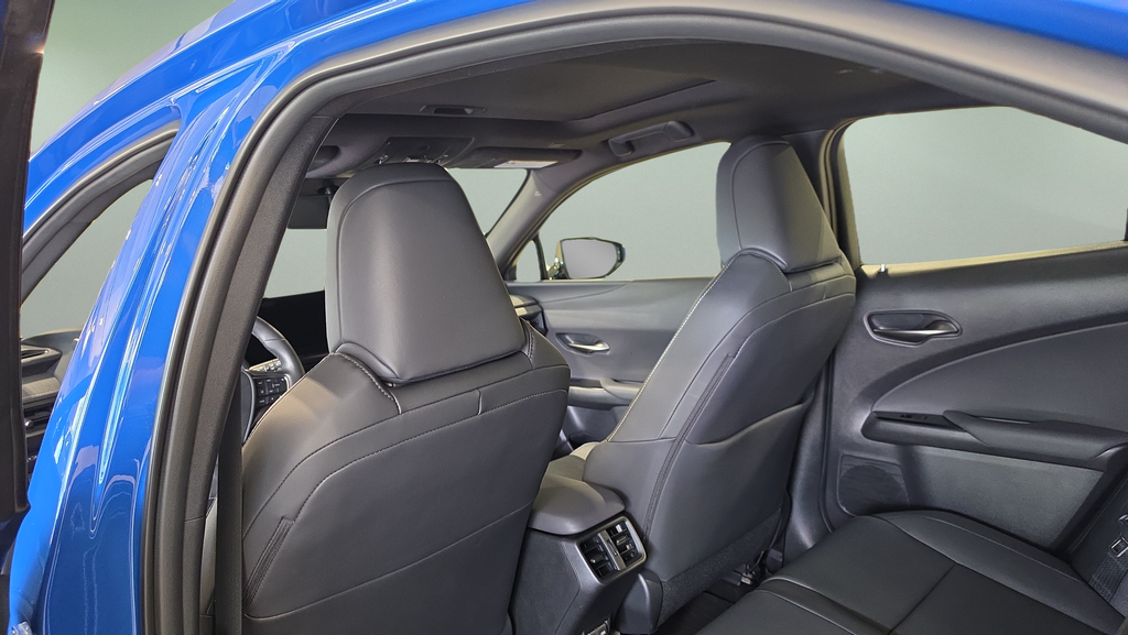 Certified Used 2023  Lexus 250h Premium image 18
