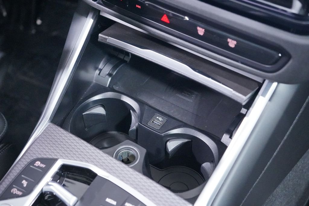 2025 BMW 3 Series 330i - Photo 13