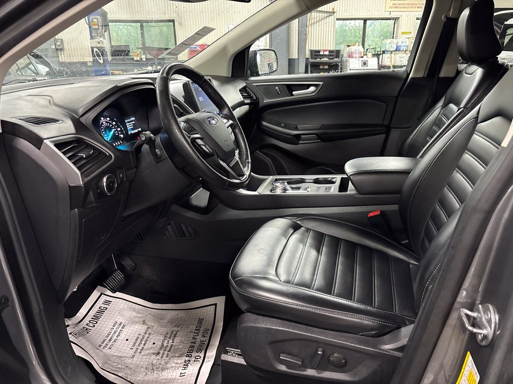 Used 2024 Gray Ford SEL image 9