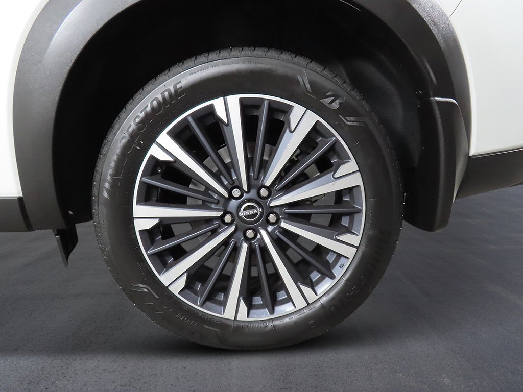 New 2026 Everest White Pearl Tricoat Nissan Platinum image 9