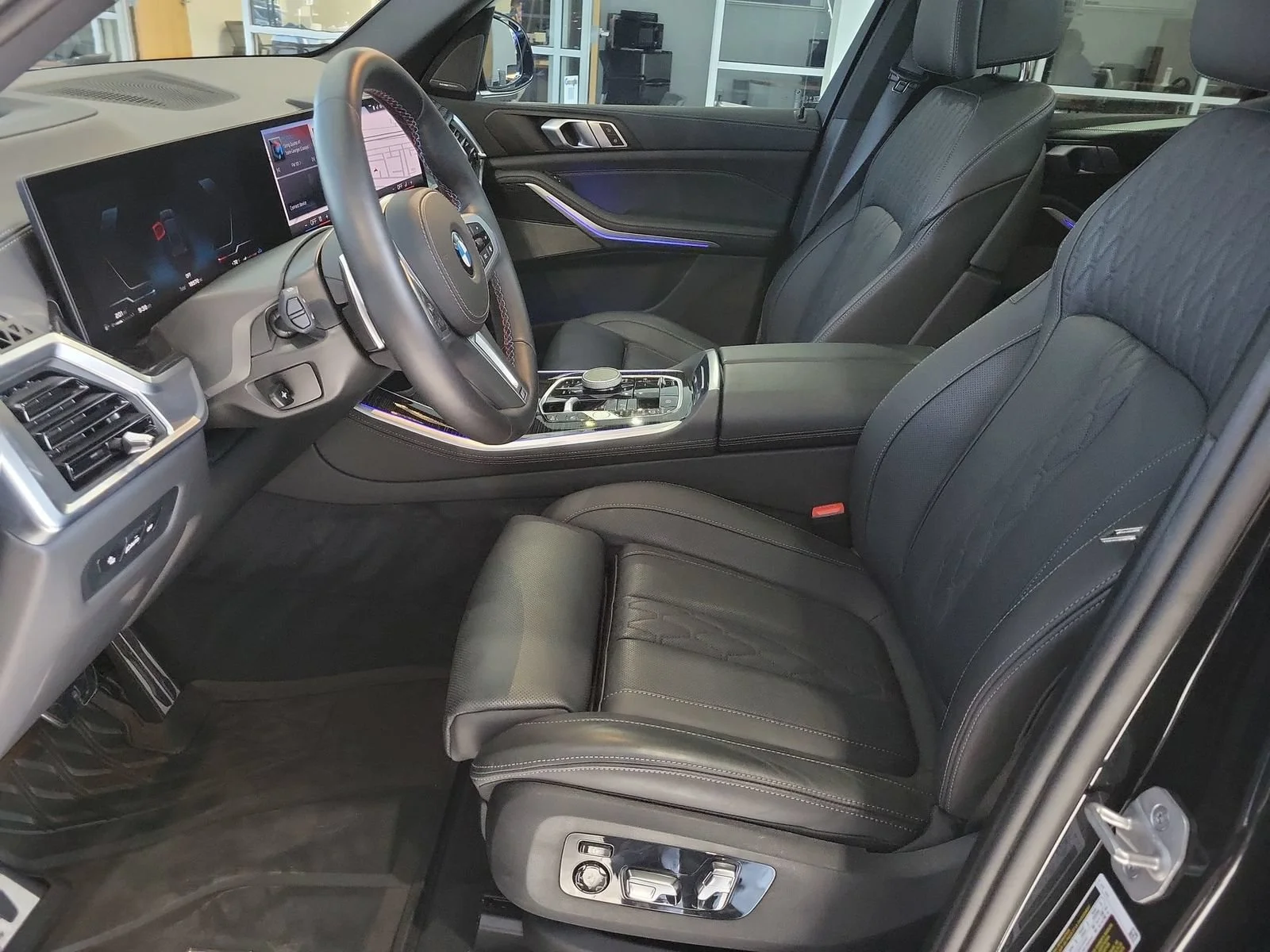 Used 2025 Black BMW M60i image 19