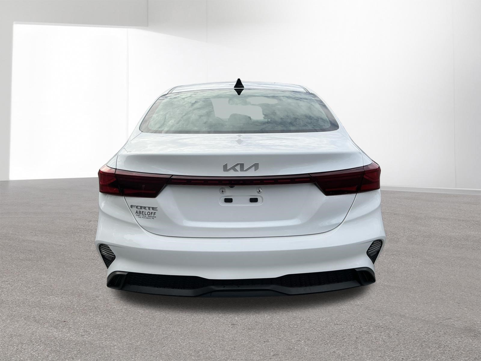 Used 2024  Kia LXS image 7