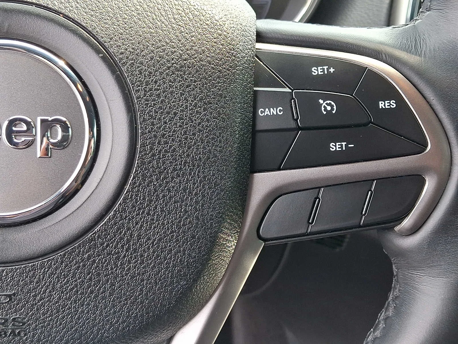 Used 2018 Bright White Clearcoat Jeep Altitude image 22