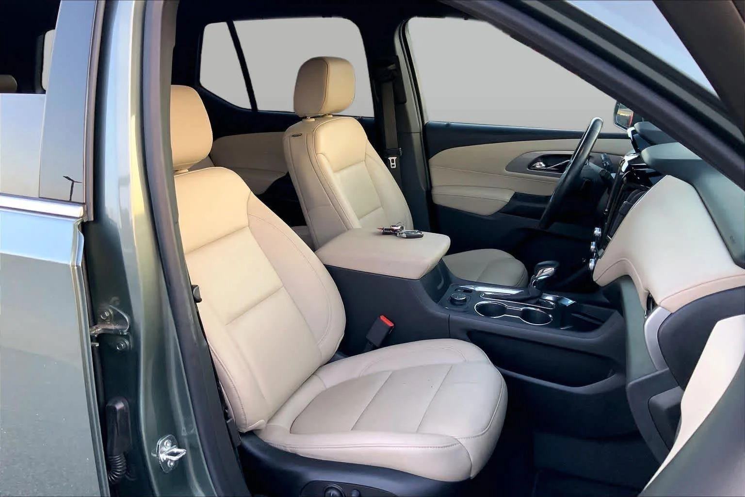 Used 2023 Silver Sage Metallic Chevrolet LT Leather image 9