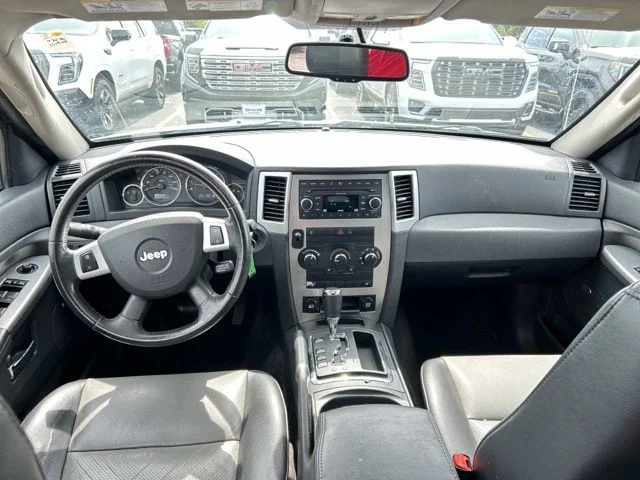 Used 2009 Light Graystone Pearl Jeep Laredo image 21