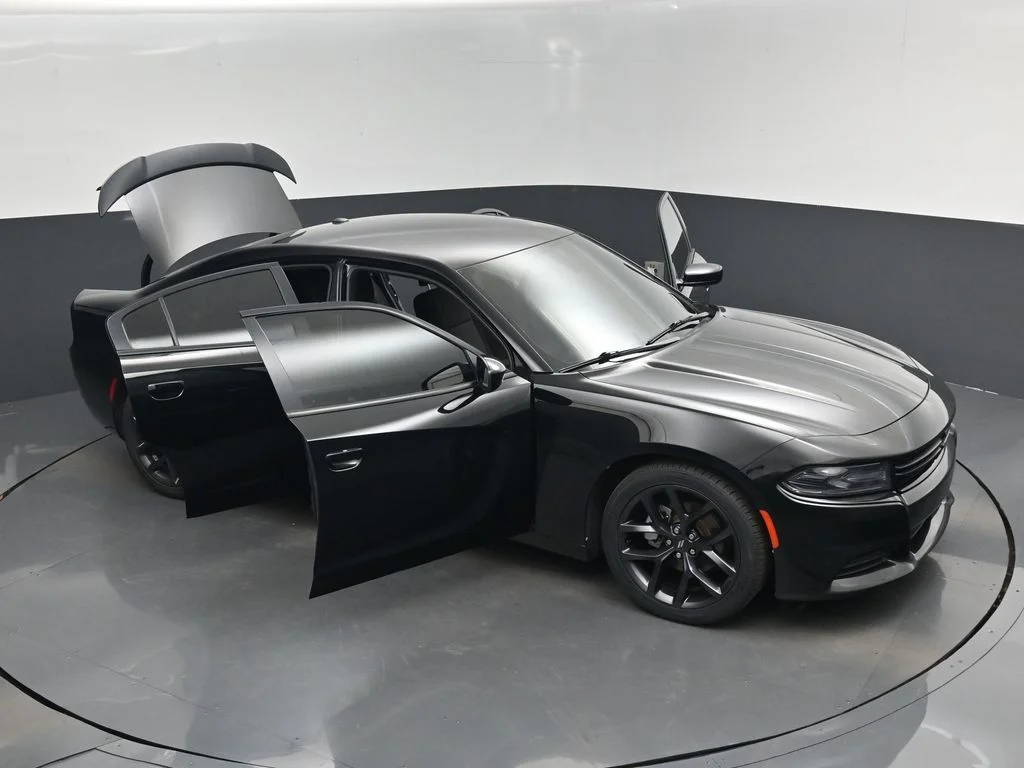 Used 2021 Black Dodge SXT image 19