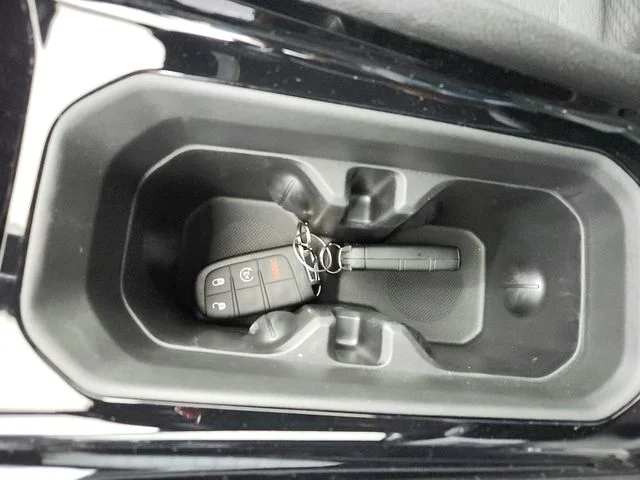 New 2026 Silver Jeep Latitude image 33