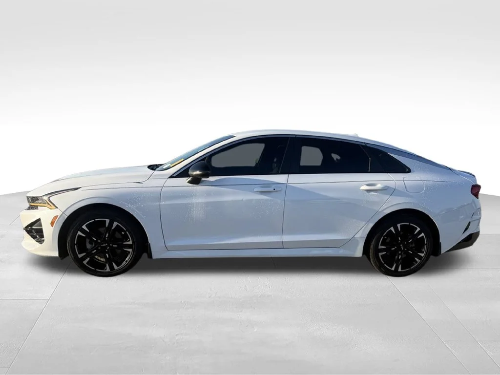 Used 2022 White Kia GT-Line image 2