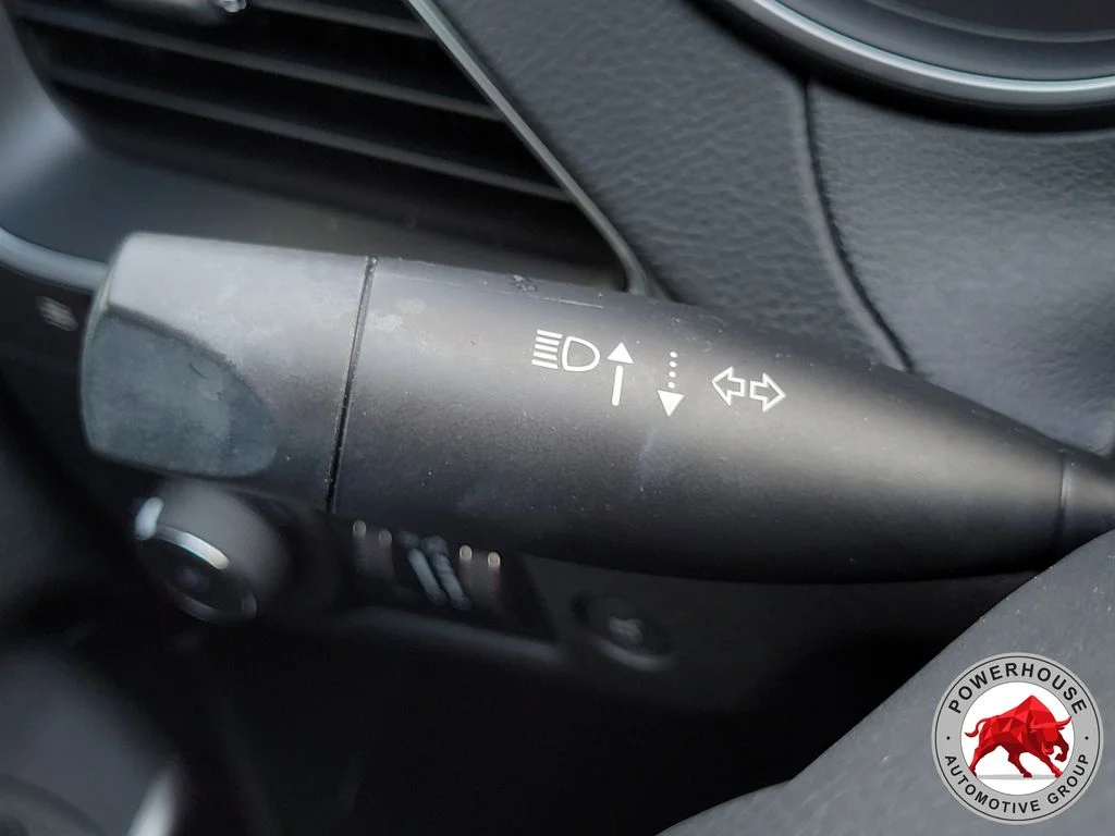 Used 2022 White Jeep Latitude Lux image 32