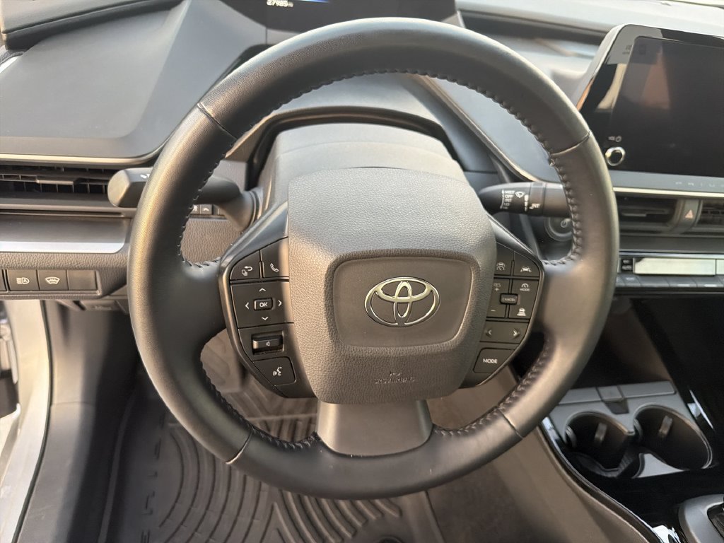 Used 2025  Toyota LE image 16