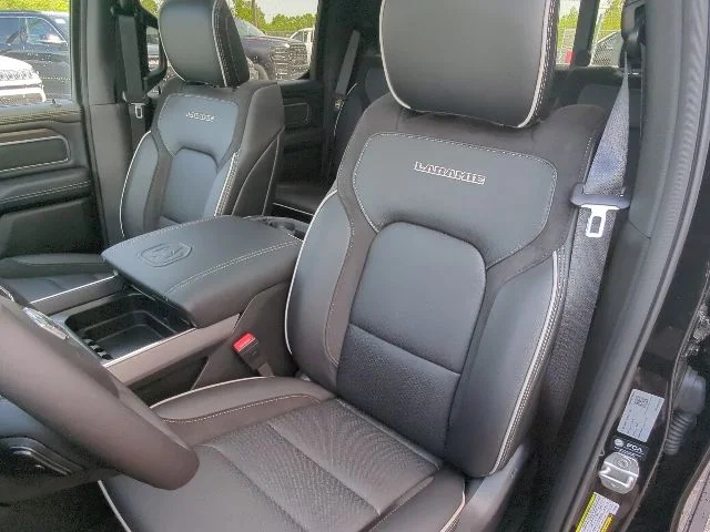 New 2026 Diamond Black Crystal Pearl-Coat Exterior Paint RAM Laramie image 14