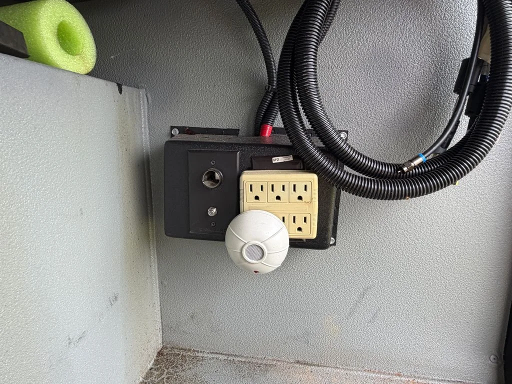 Used 2014  Tiffin  image 32